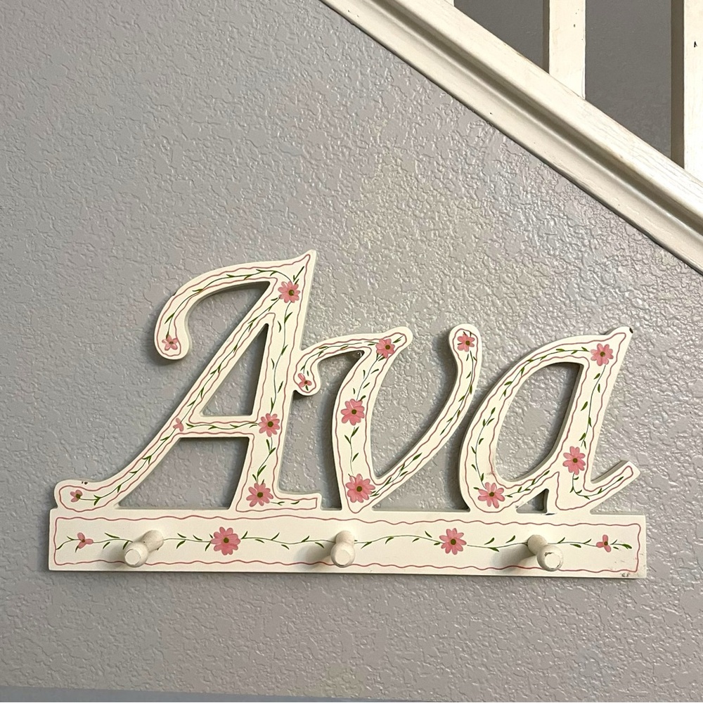 💥6/$35💥 Hand-Painted “Ava” Wall Hook Rack with Floral Design